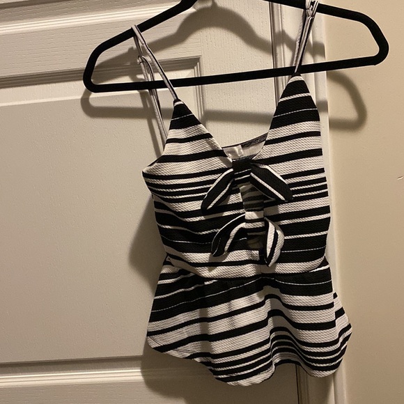 🎉2/$20 Super cute striped peplum top - Picture 1 of 5